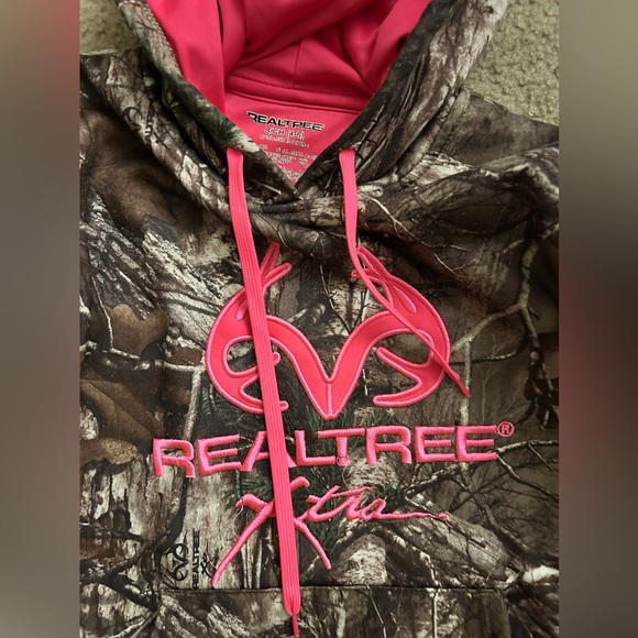 Small Realtree camo sweatshirt - Picture 5 of 9